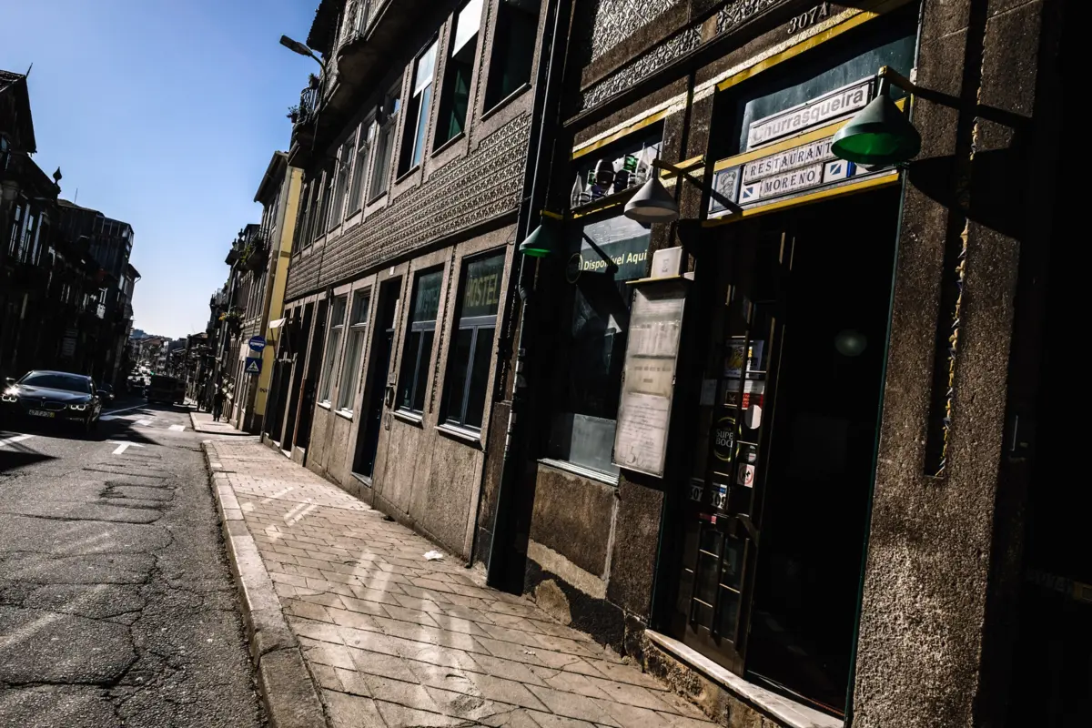 Homem foi detido em flagrante delito na Rua do Bonfim, no Porto