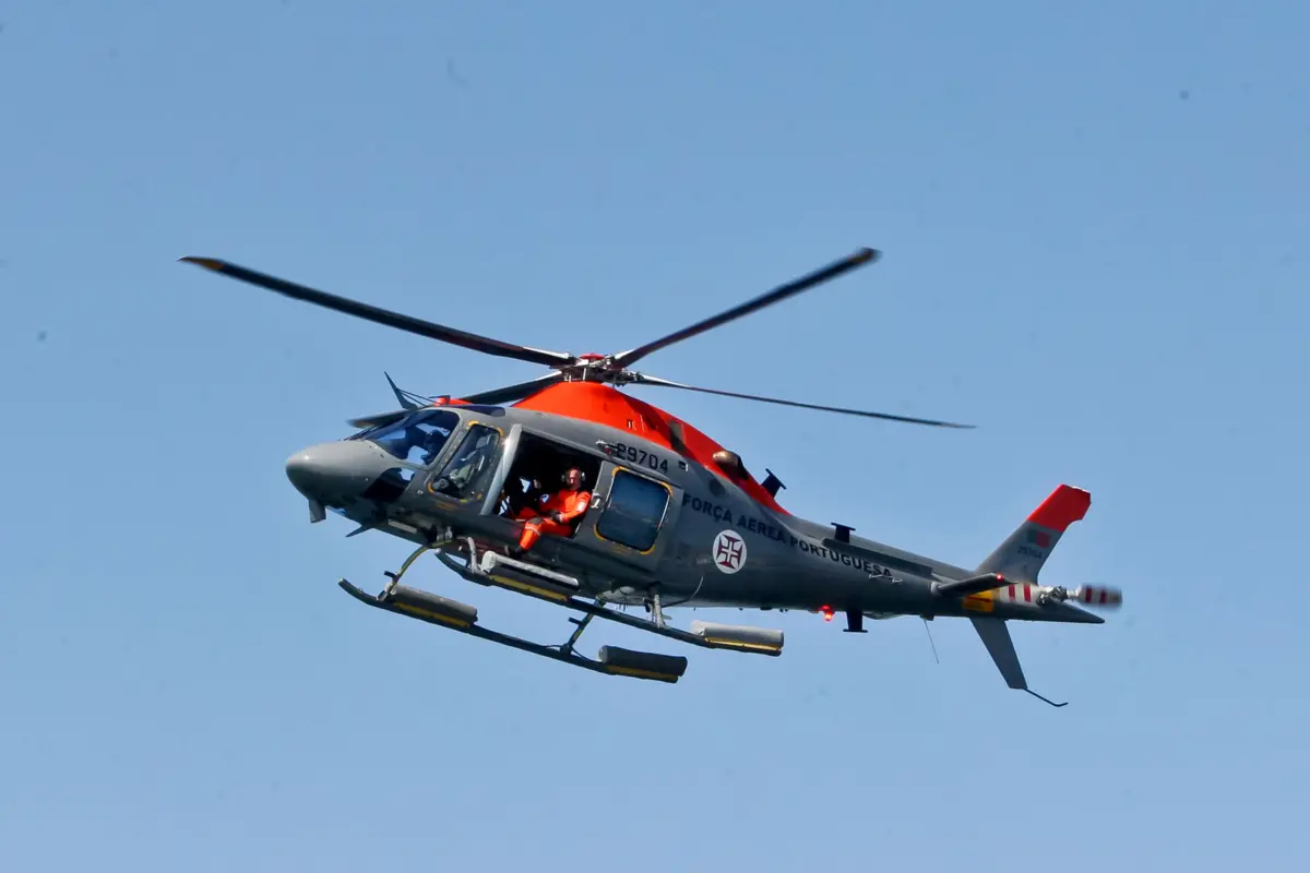 Helicóptero participa nas buscas pelos desaparecidos