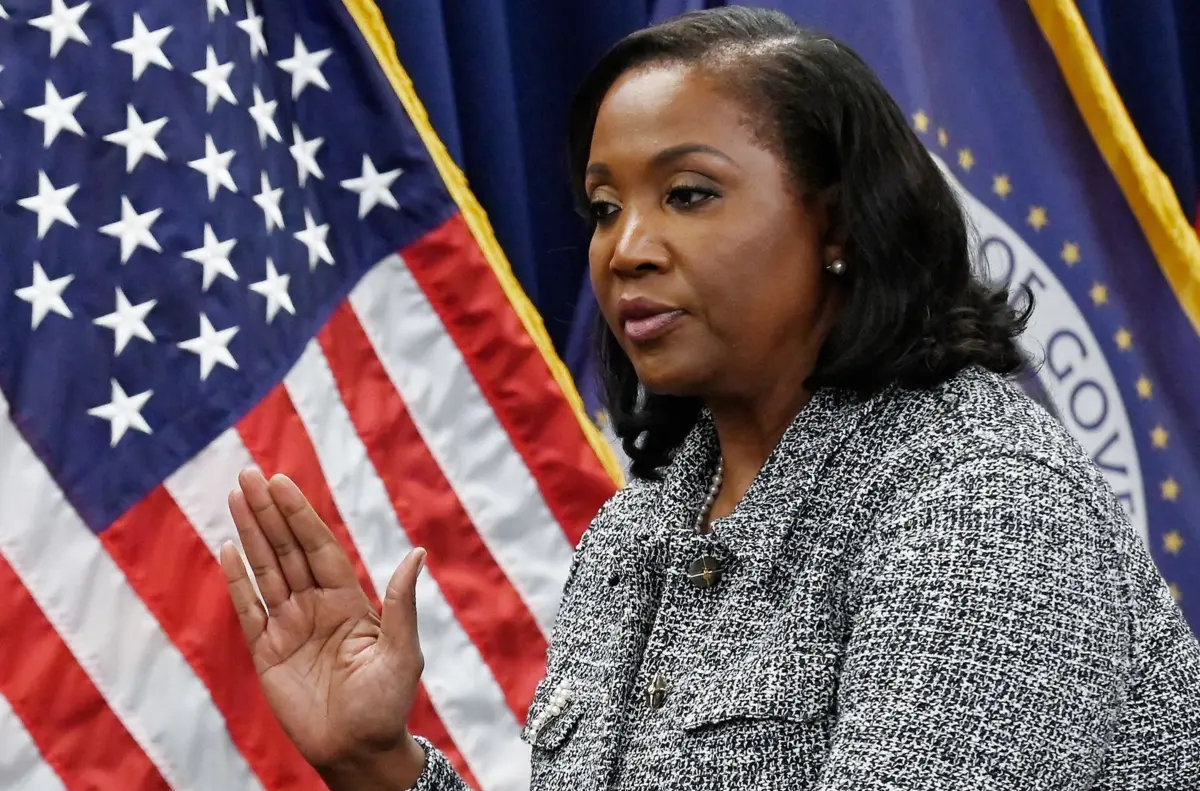 Cook foi nomeada para a Reserva Federal pelo então presidente Joe Biden em 2022