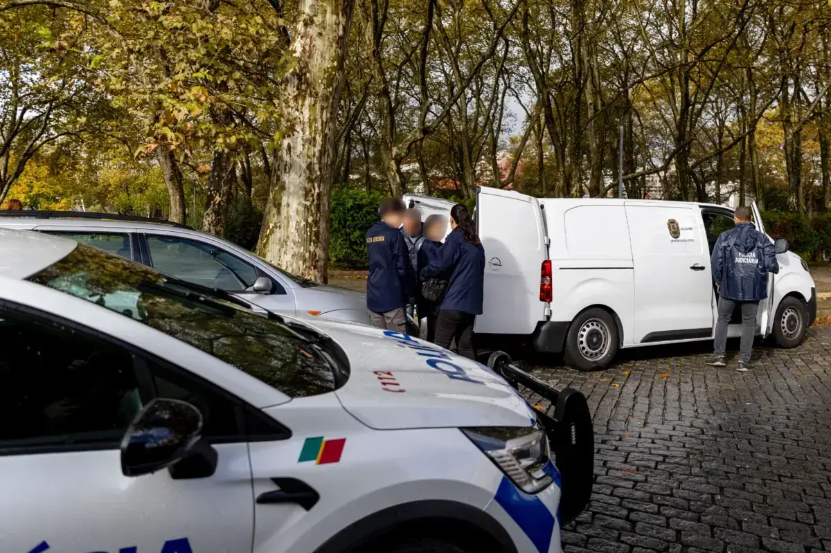 Mulher foi esfaqueada na Praça da Corujeira