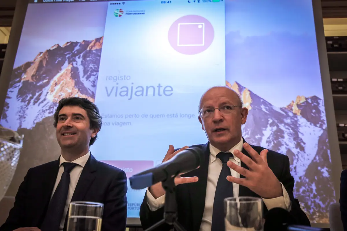 Carneiro foi secretário de Estado das Comunidades quando Santos Silva era ministro dos Negócios Estrangeiros