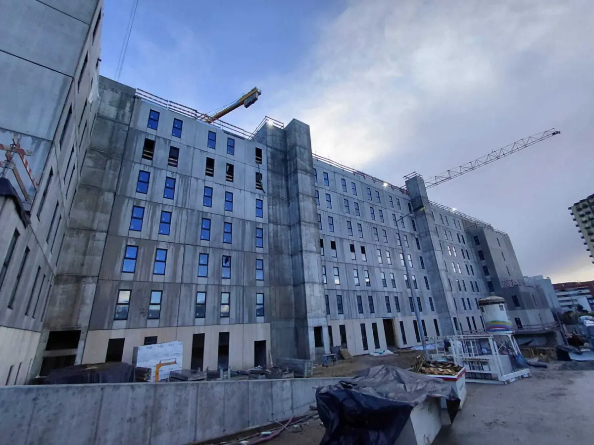 Obra de 25 milhões de euros já tem a estrutura completa e alguns quartos concluídos