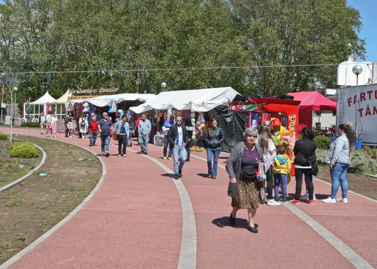 Maior parte dos romeiros procuram doçaria e carrosséis para os filhos se divertirem