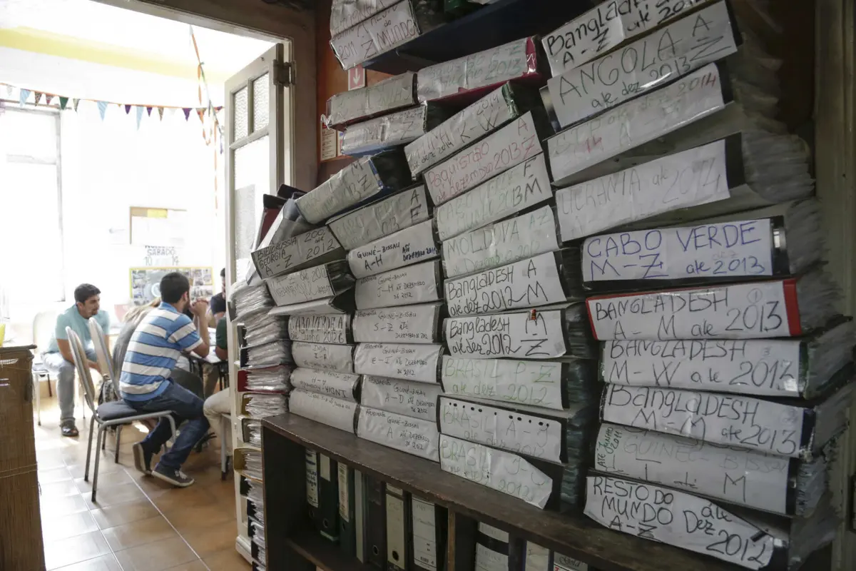 Imagem de contexto do artigo Integração de refugiados e imigrantes em Portugal é "um mar de burocracia"