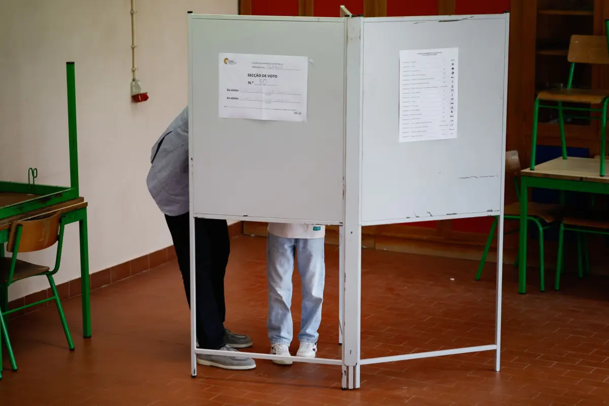 Votaram 6.319.969 eleitores dos 10.848.816 inscritos, o que resultou numa taxa de abstenção de 41,75%