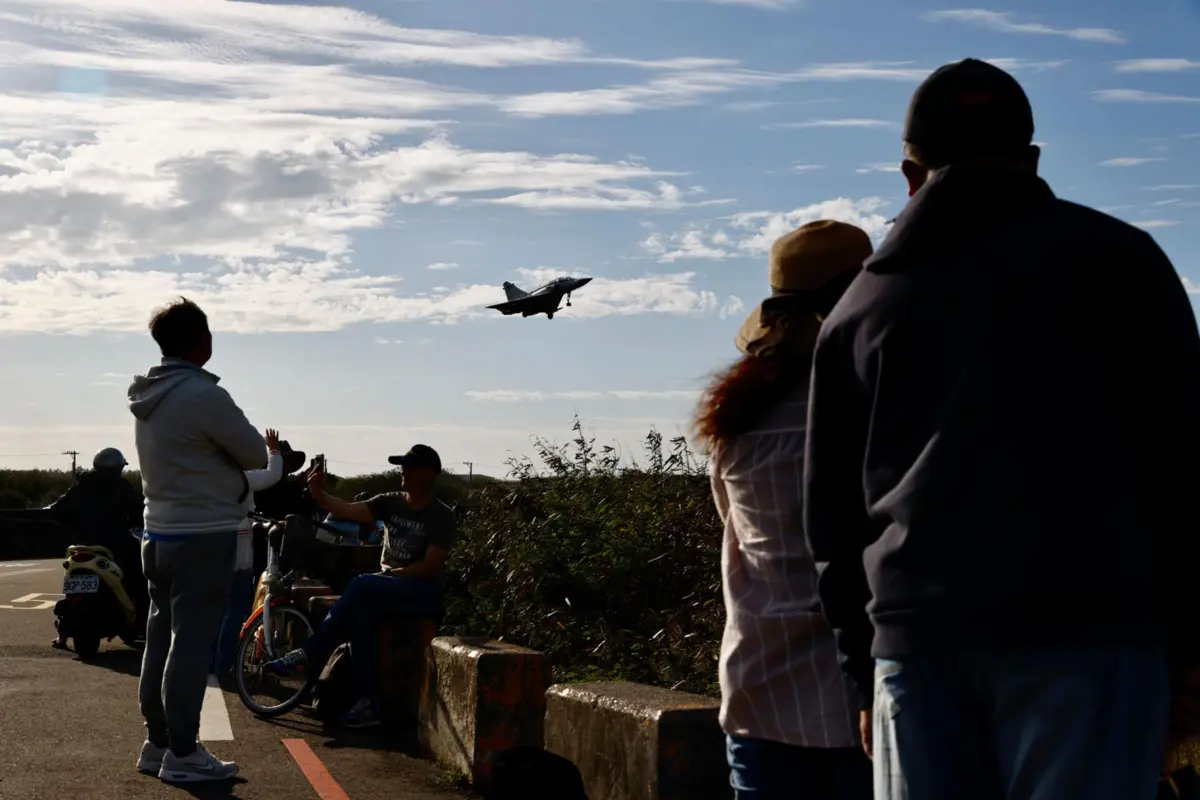 China iniciou manobras militares em torno de Taiwan