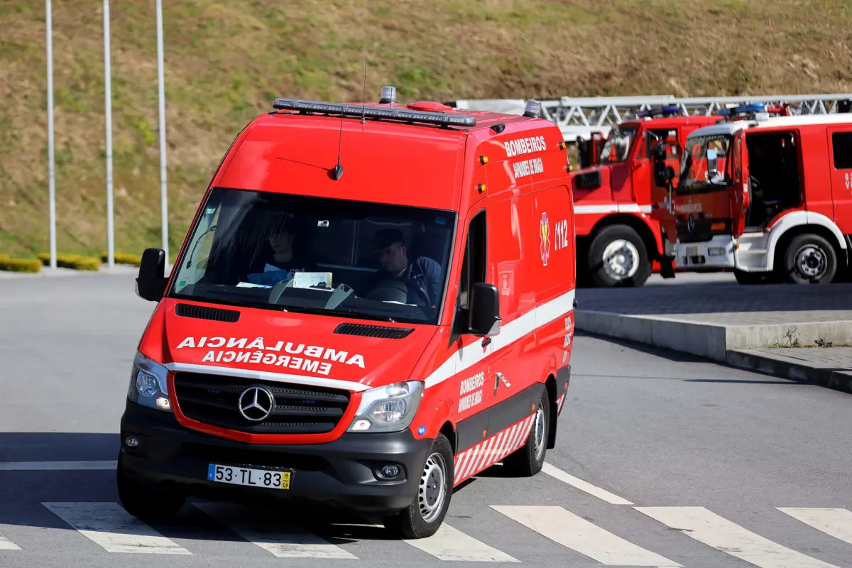 Condutor da ambulância, de 38 anos, ficou em estado grave
