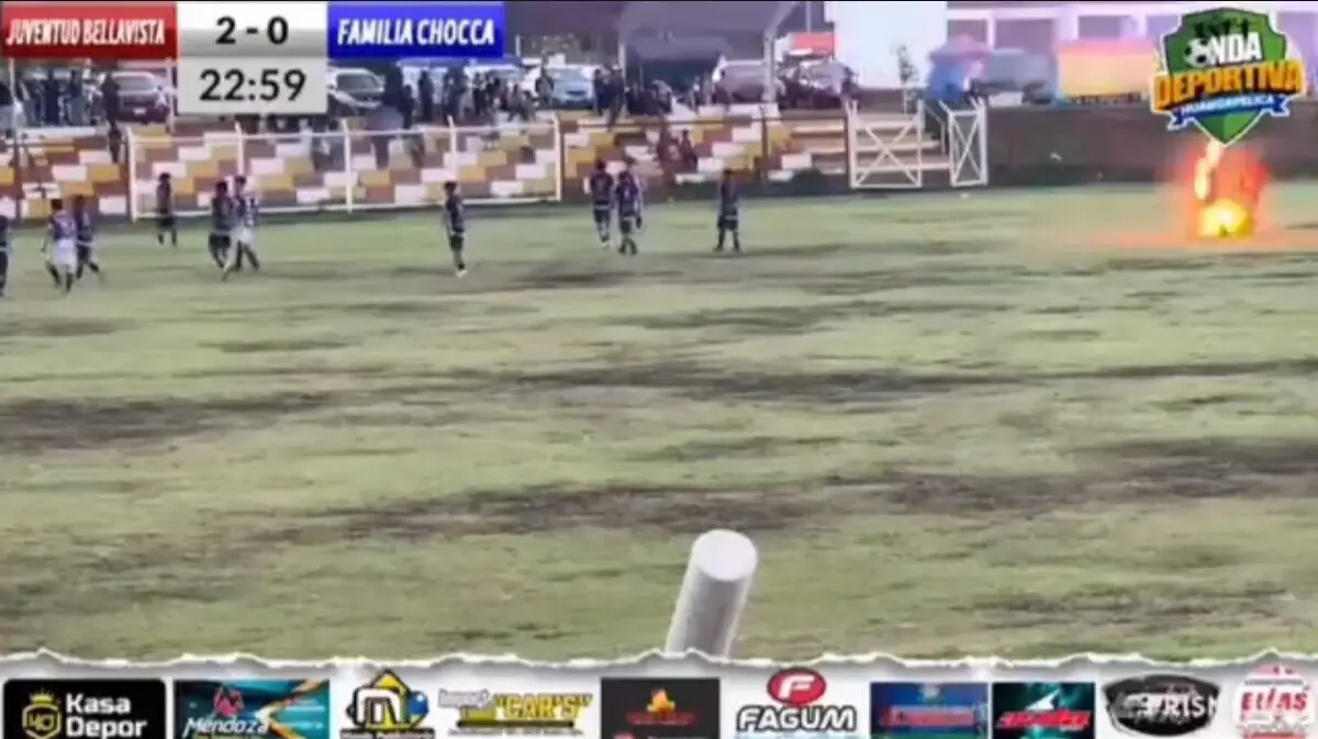 O momento em que o raio atinge o relvado