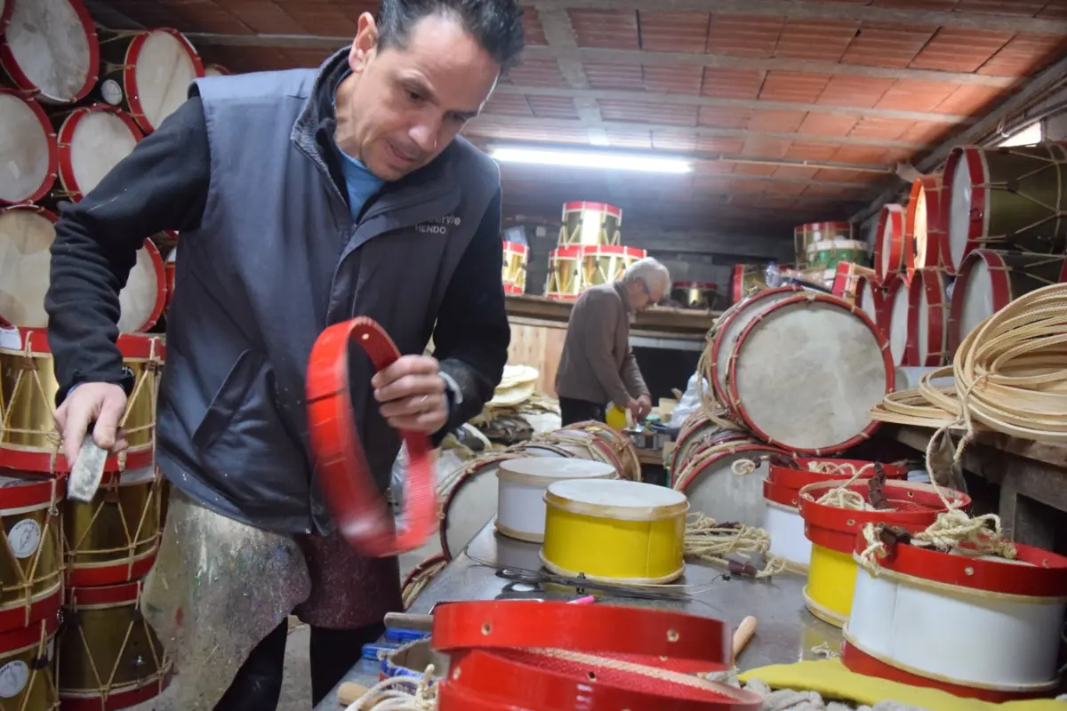 Zé dos Bombos trabalha de manhã à noite nesta altura do ano