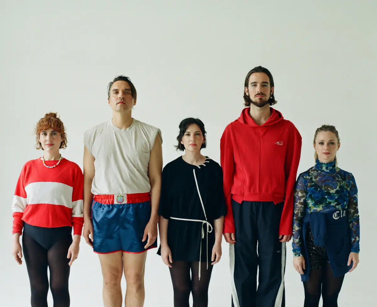 Will Butler (segundo a contar da esquerda) com o seu novo grupo, os Sister Squares.