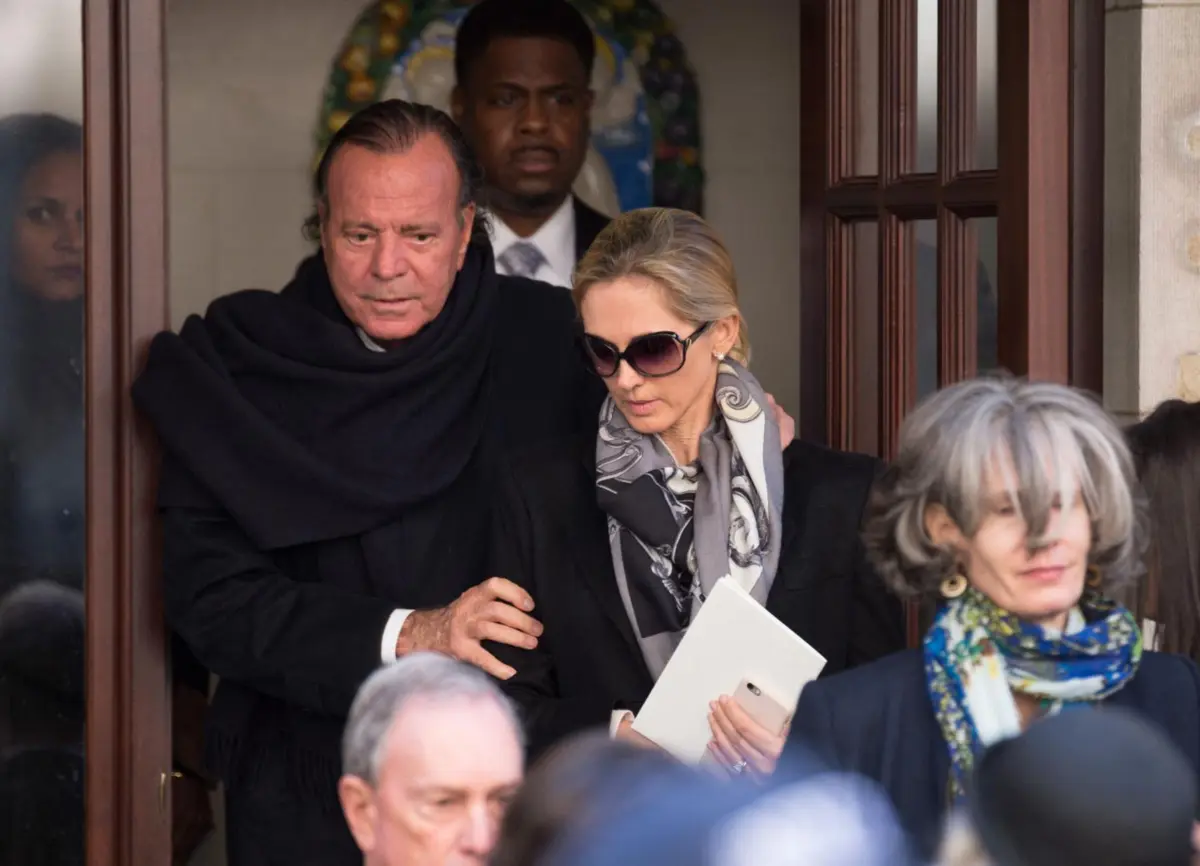 Julio Iglesias foi alvo de queixa de agressões sexuais e tráfico de seres humanos