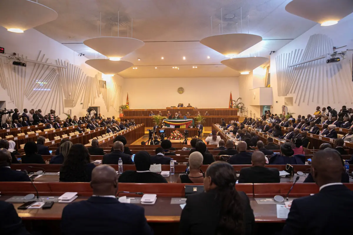 A dois dias da posse de Daniel Chapo à presidência, nova legislatura assumiu com ausência de 40 deputados.