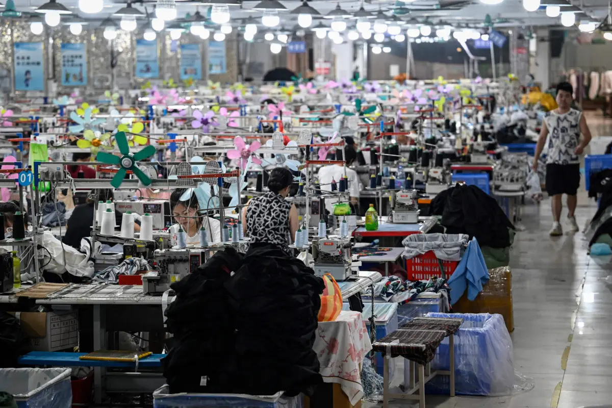 Entre os produtos, estão roupa interior e cosméticos