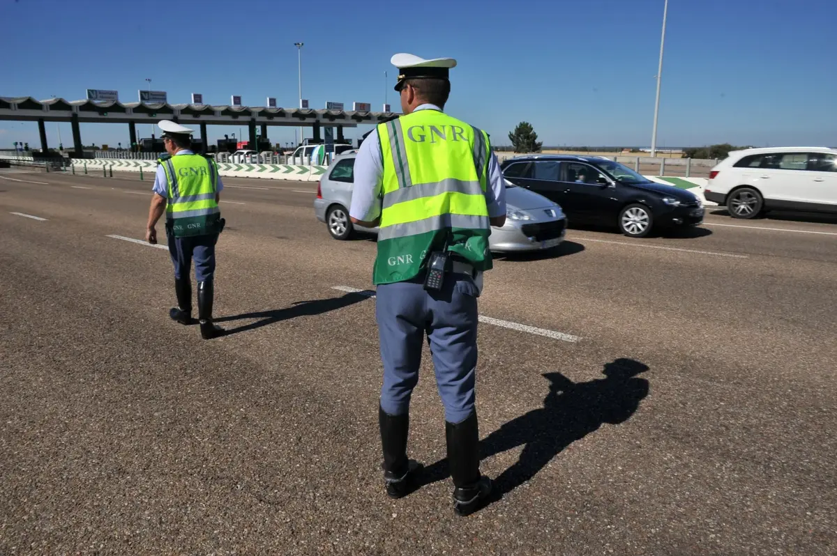 A GNR e a PSP registaram, na última semana, quase 25 mil infrações rodoviárias