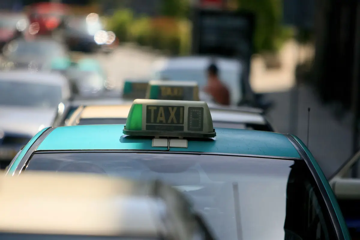 Taxista sofreu ferimentos graves