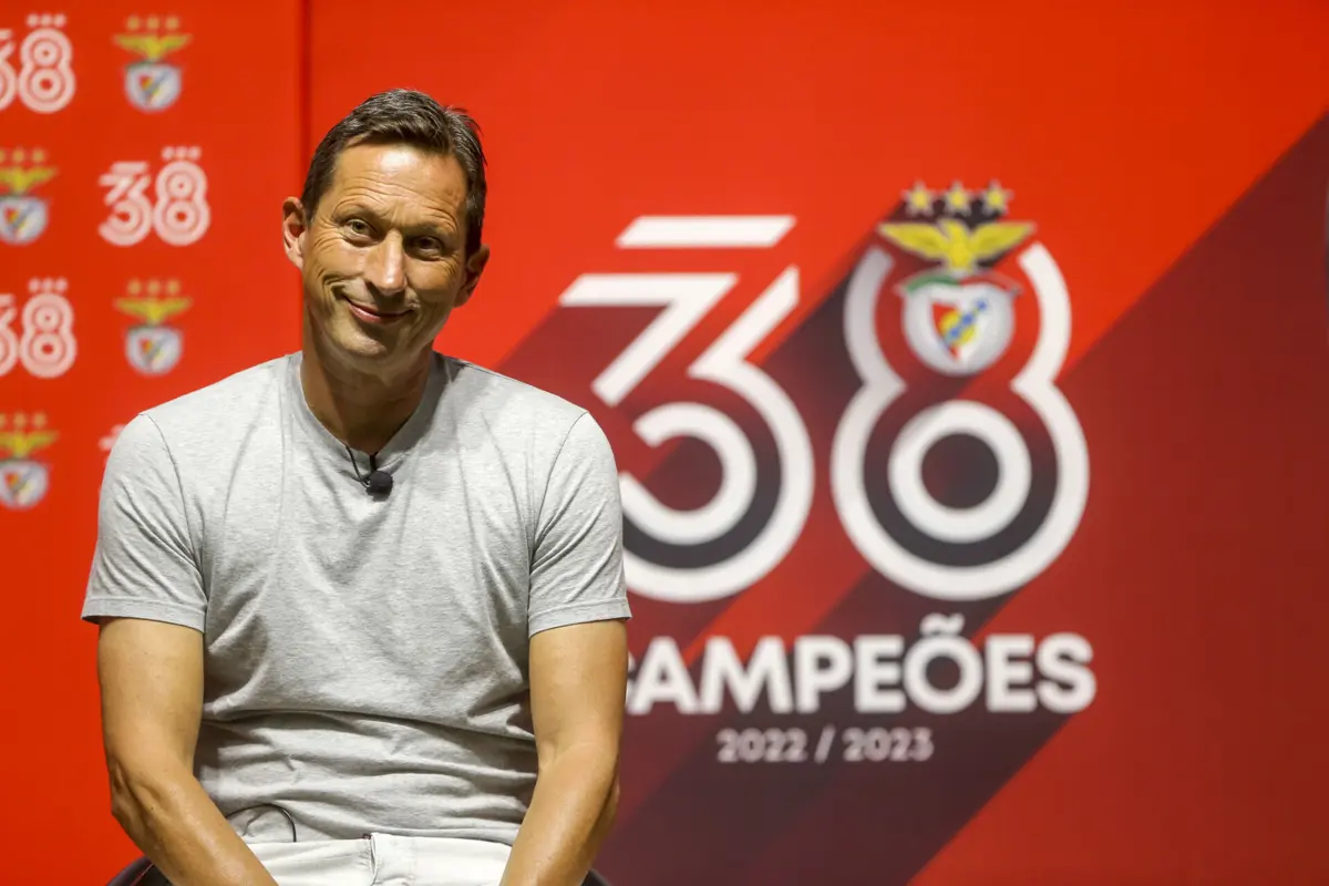 Roger Schmdit foi o treinador do ano para a Liga