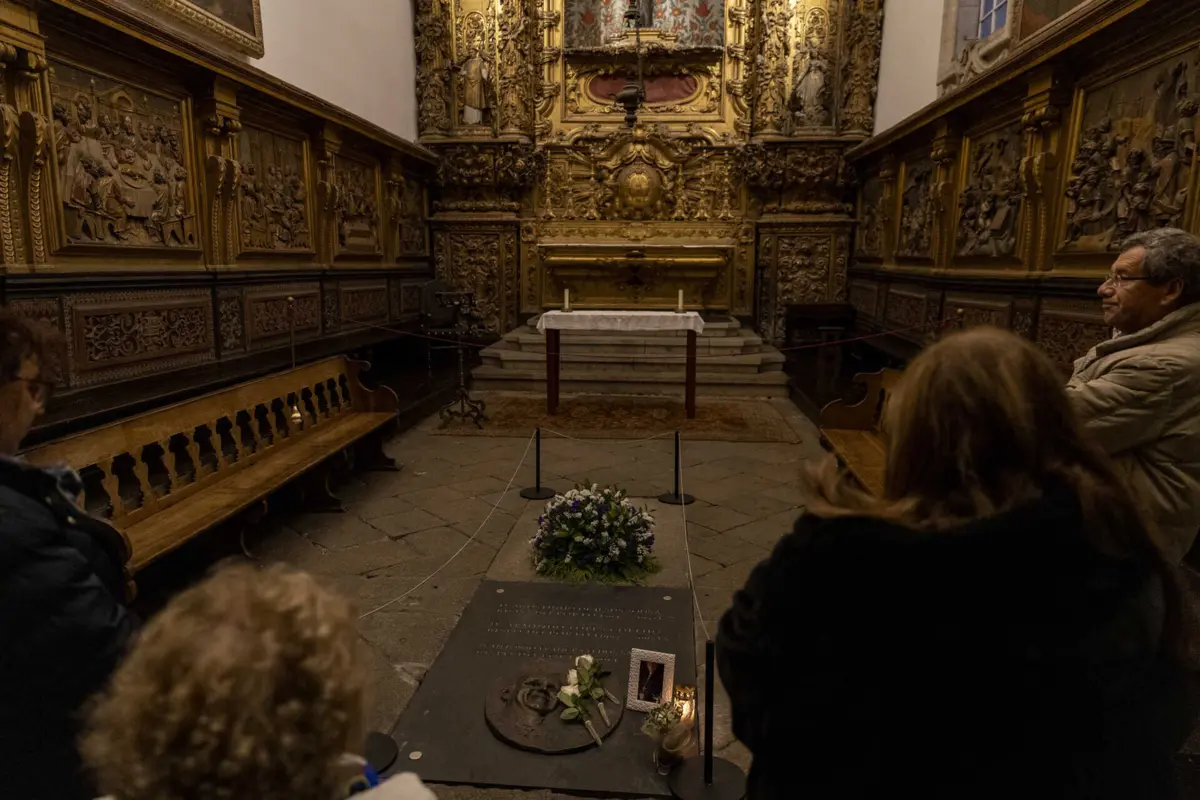 Todos os meses, há encontros na Sé do Porto para homenagear o antigo bispo