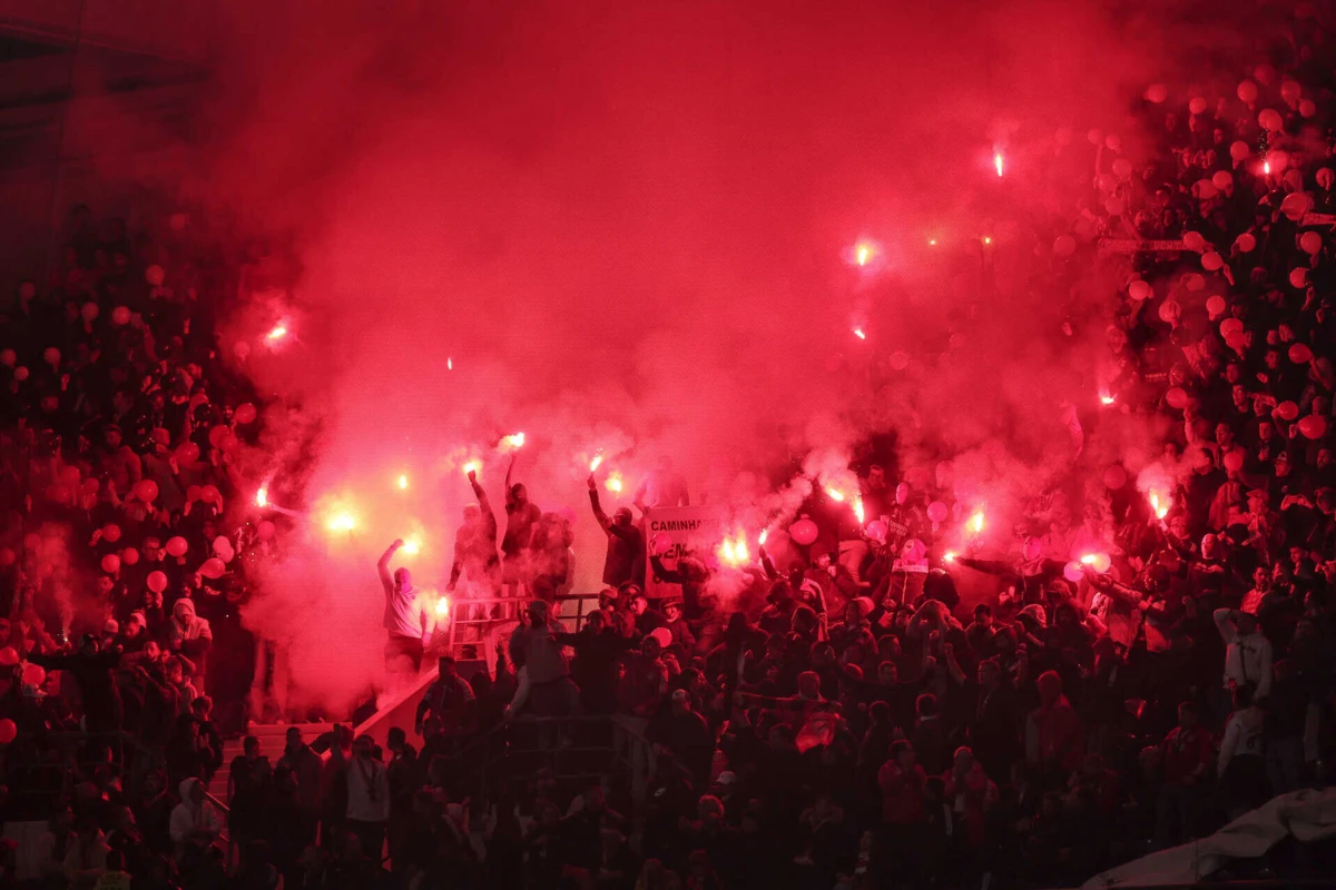 Adeptos do Benfica estão proibidos de viajar a Marselha