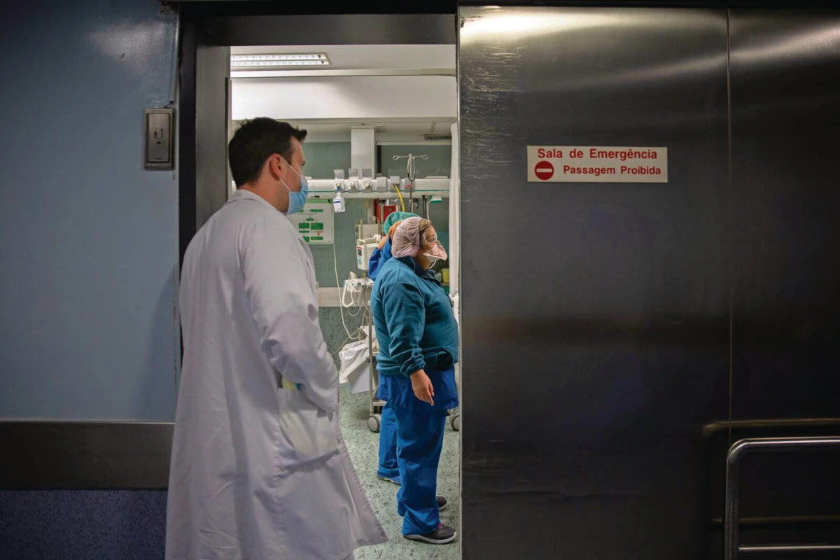 Imagem de contexto do artigo Turno de urgência pode render 612 euros a médicos tarefeiros