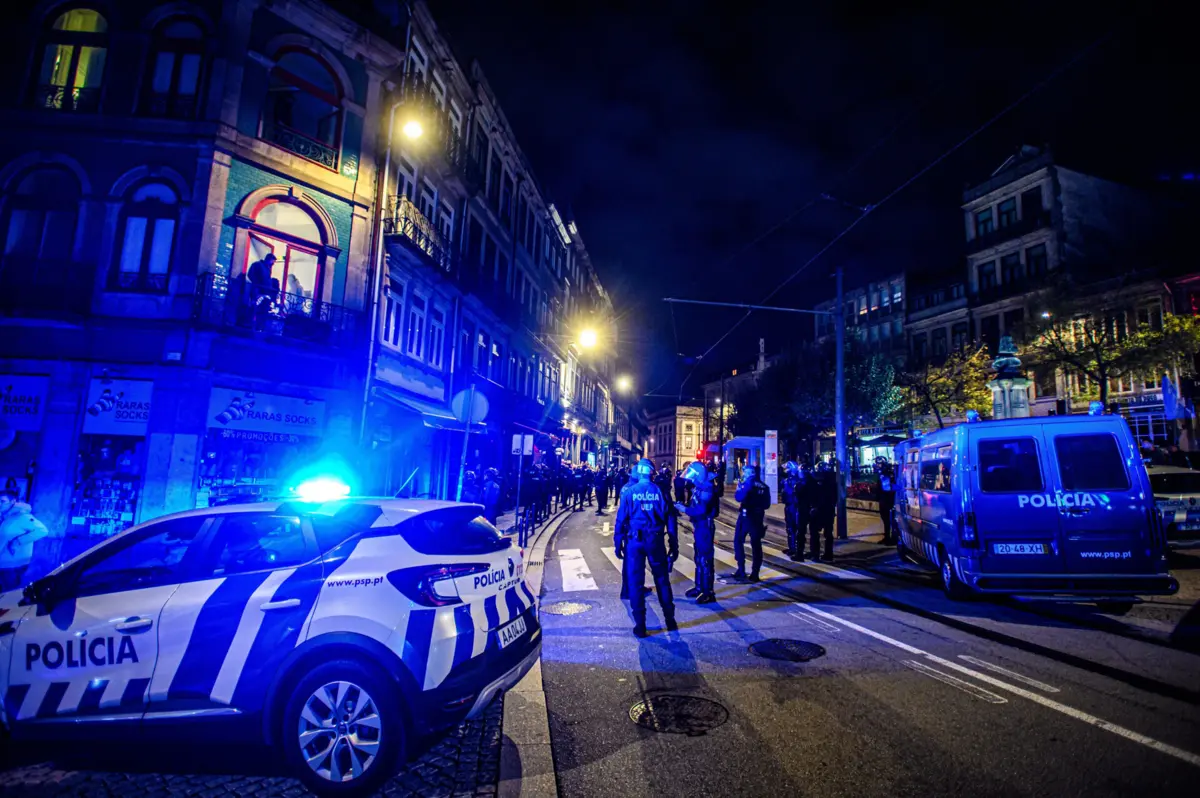 Os detidos vão ser presentes junto das autoridades judiciárias