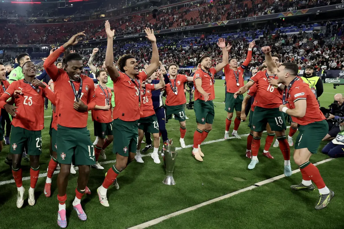Portugal volta a conquistar a Liga das Nações, depois da edição de 2019, e junta o troféu ao Euro 2016 no palmarés