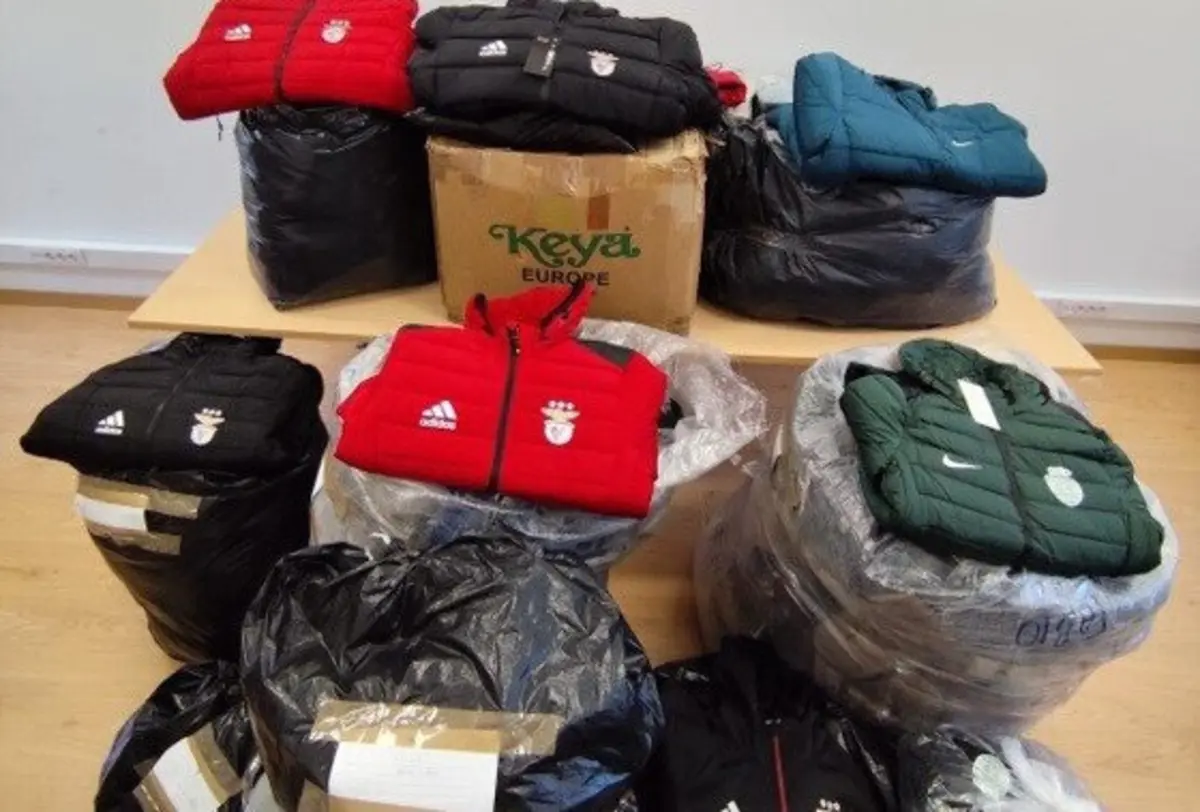 Imagem de contexto do artigo Constituídos três arguidos e apreendidas 407 peças de roupa contrafeitas em Faro