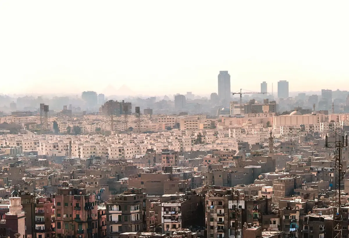 Colapsos de prédios são frequentes no Egito devido à fraca qualidade dos materiais de construção e à falta de manutenção