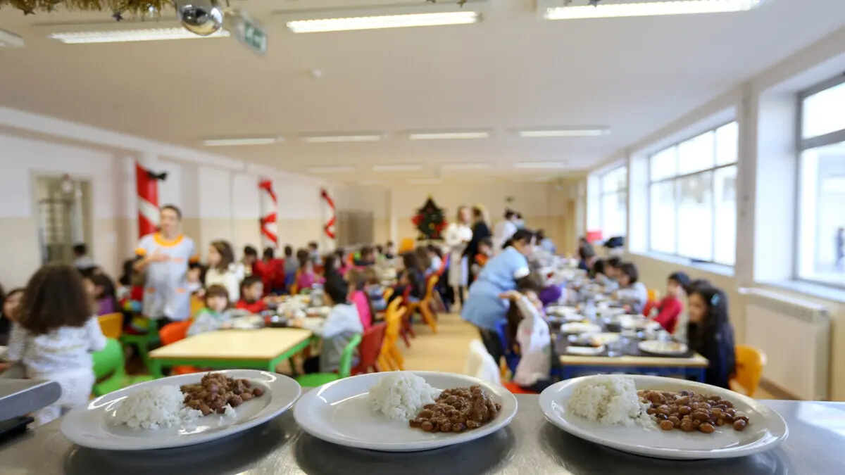 Os pais entendem que os pratos vegetarianos devem ser opção para todos os alunos.