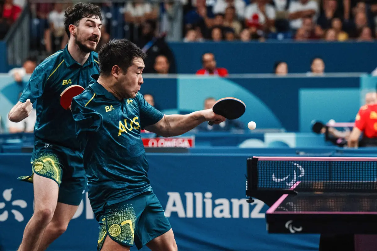 Embora tivesse sido destro, a primeira coisa que teve de fazer para adptar-se foi tornar-se proficiente com a mão esquerda