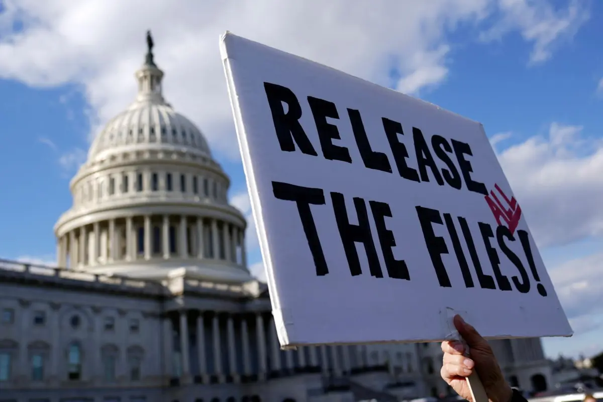 Decisão sobre caso na Florida ocorre após legislação, assinada por Trump, exigir divulgação de documentos relacionados com o pedófilo condenado, Jeffrey Epstein.