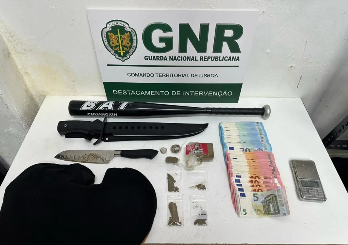 Guarda apreendeu droga e armas, em Sintra