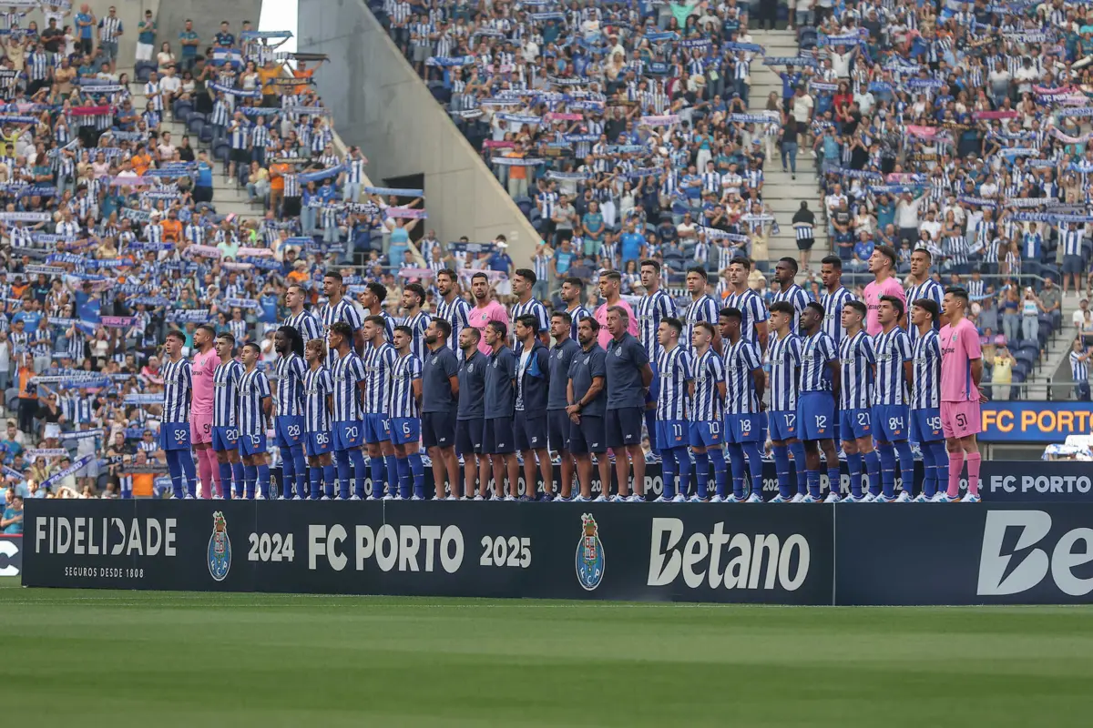 F. C. Porto apresentou-se aos associados com triunfo por 4-0 sobre o Al Nassr e fecha a pré-época com oito vitórias