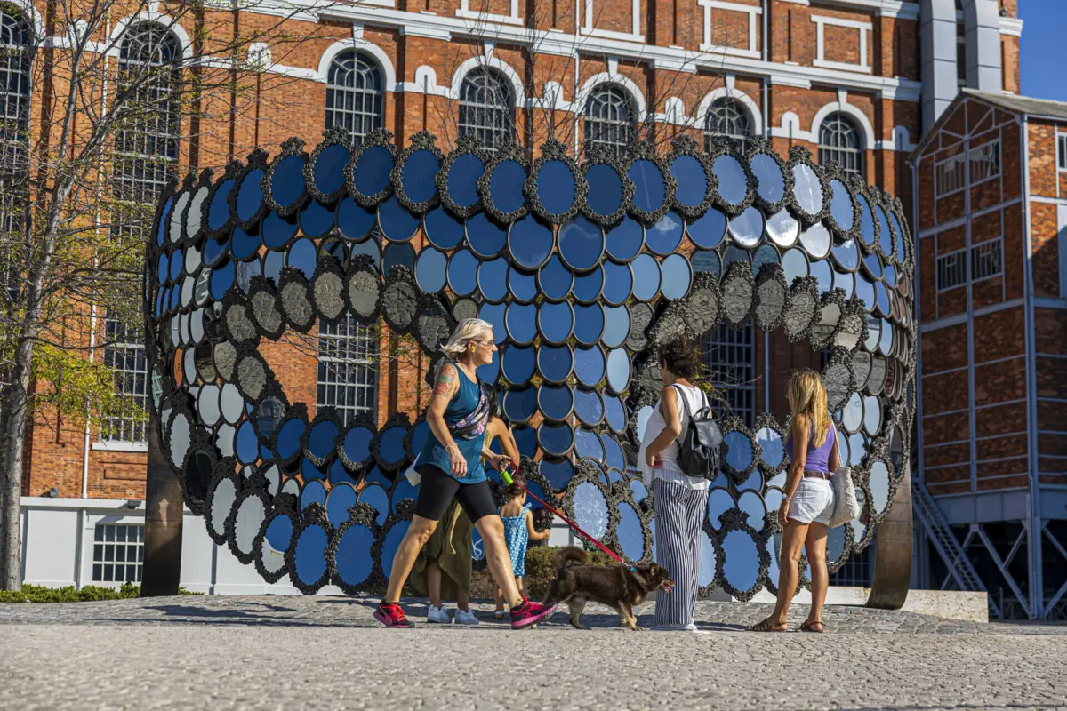 Imagem de contexto do artigo Joana Vasconcelos: "Plug-in" despede-se do MAAT em festa