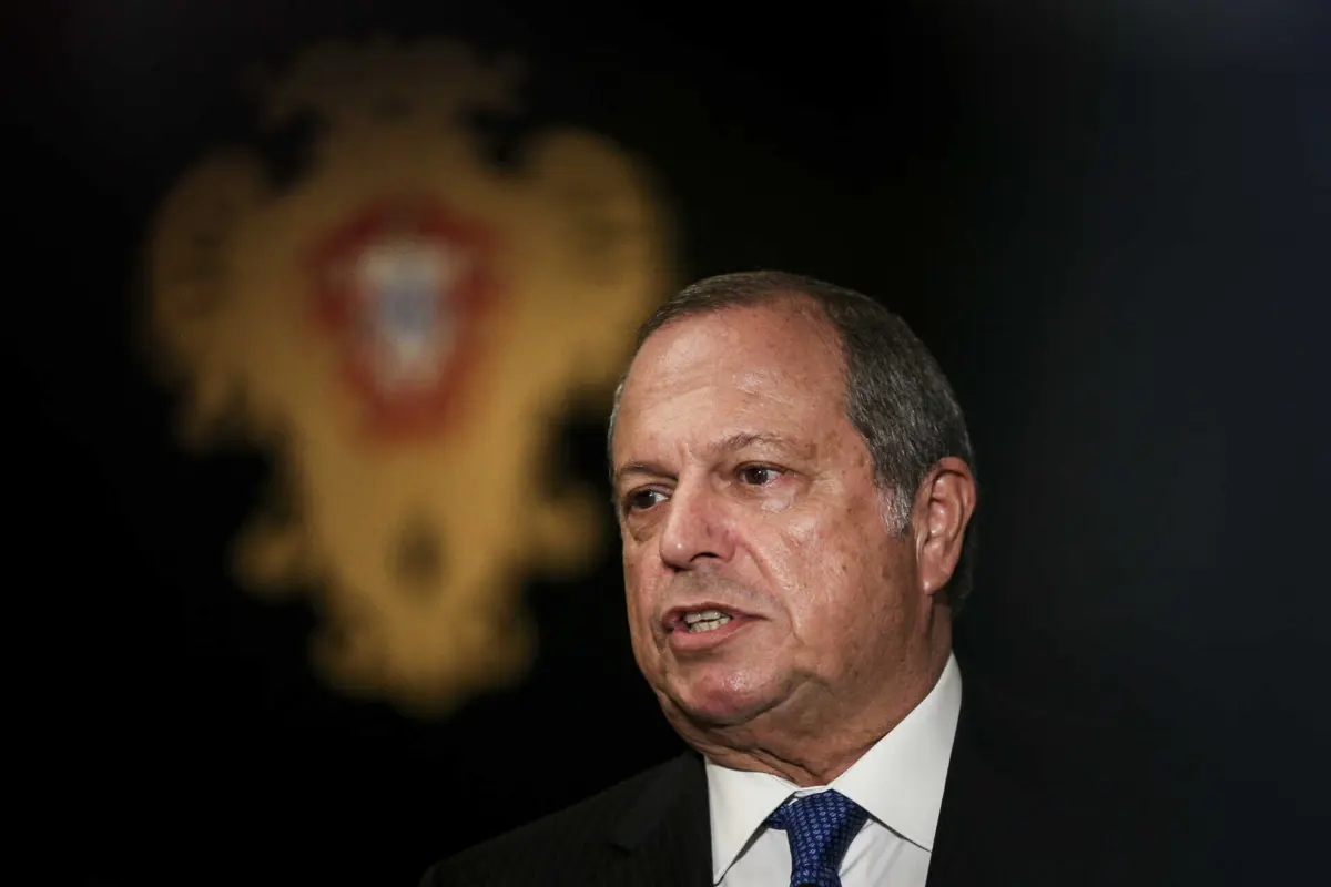 Imagem de contexto do artigo Carlos César diz que "dá jeito" ao PSD vender o país como um "monte negro" de problemas