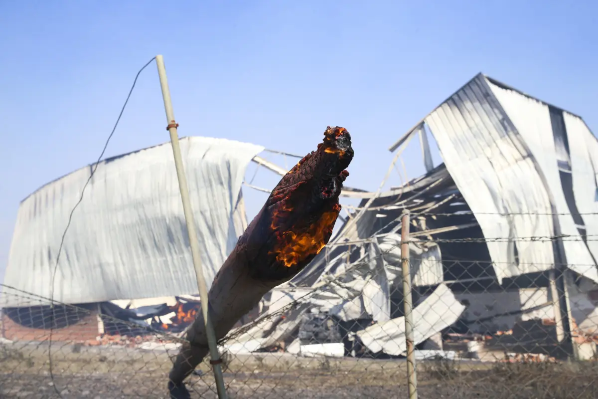 Imagem de contexto do artigo As imagens da destruição na zona industrial de Talhadas