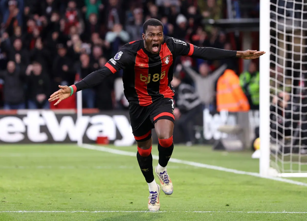 Ouattara marcou três golos no triunfo por mão cheia do Bornemouth sobre o Nottingham