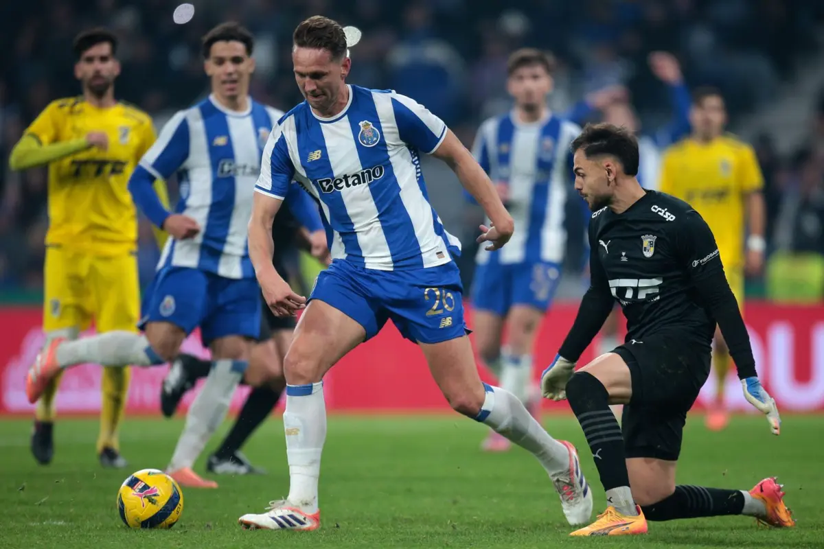 De Jong em ação pelos dragões