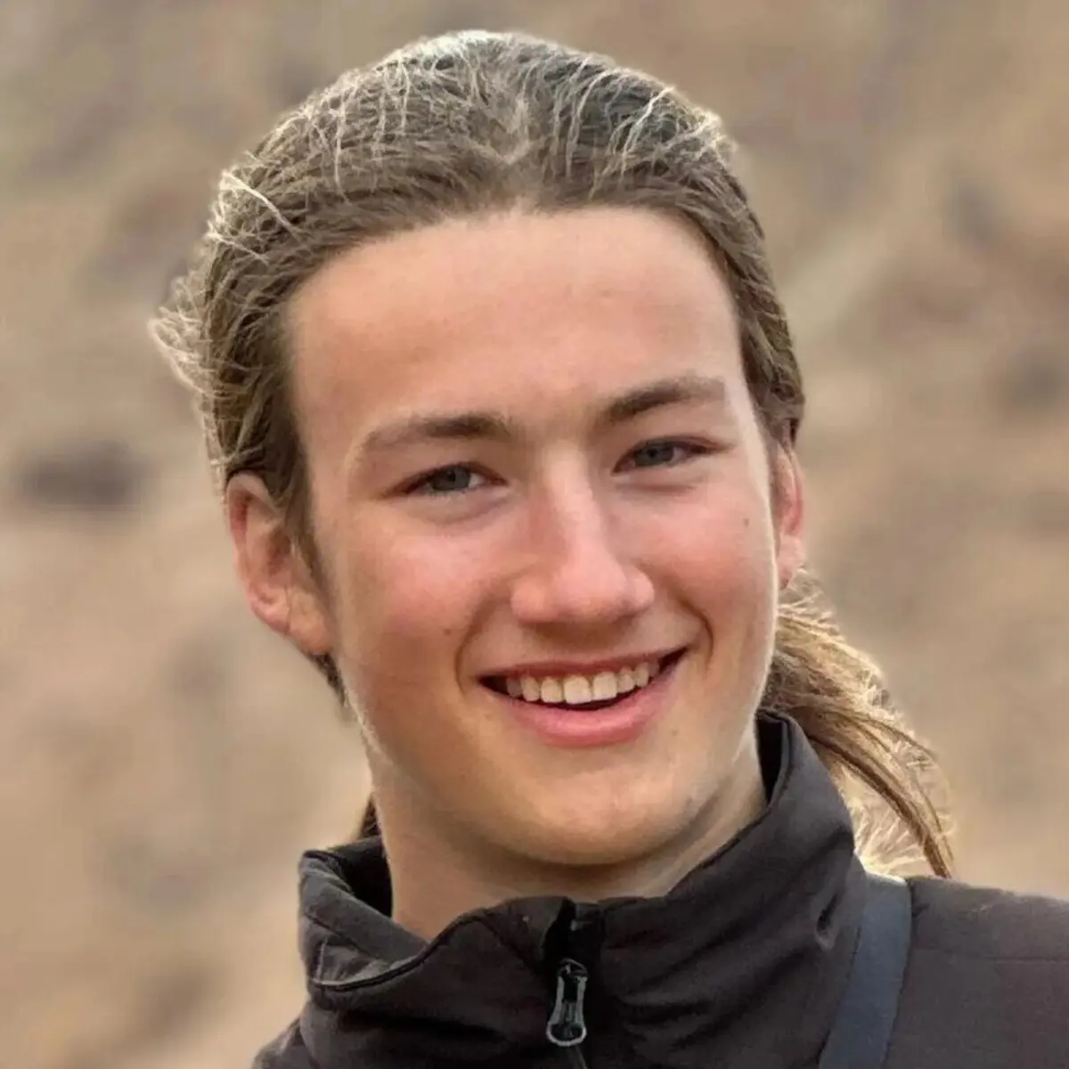 Lennart Monterlos, de 18 anos, realizava um passeio de bicicleta no Irão