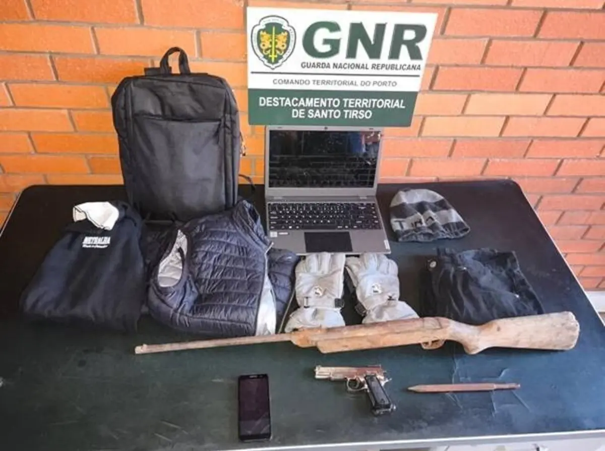 GNR constituiu arguido um homem, suspeito de assaltar uma escola e um estabelecimento comercial