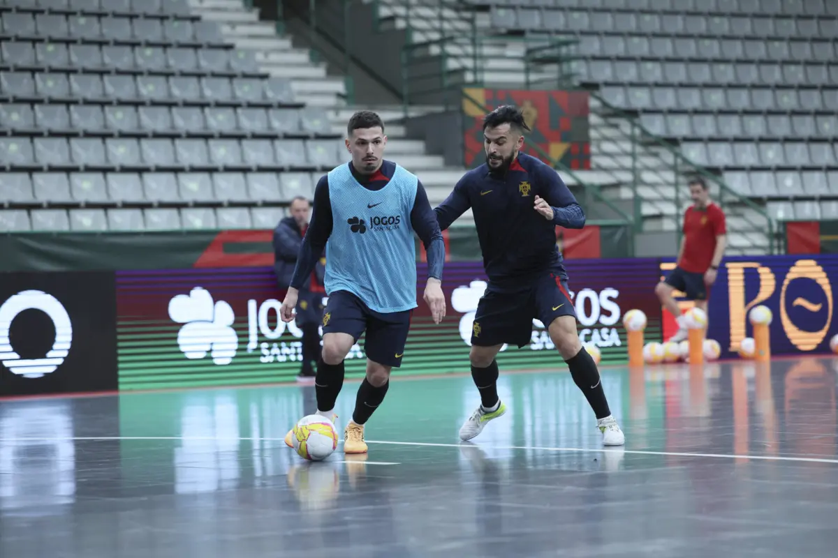 Bruno Coelho em ação num treino da seleção nacional de futsal