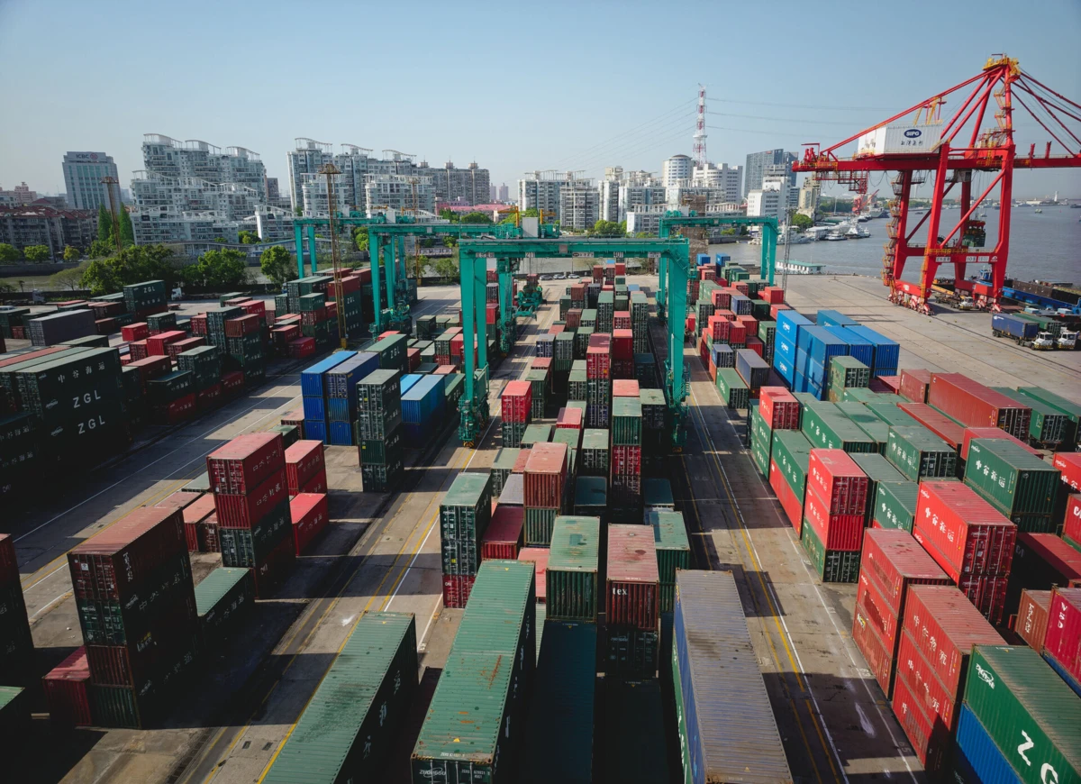 Trump decidiu aumentar as taxas sobre a China para 245%, por ter respondido com tarifas de retaliação