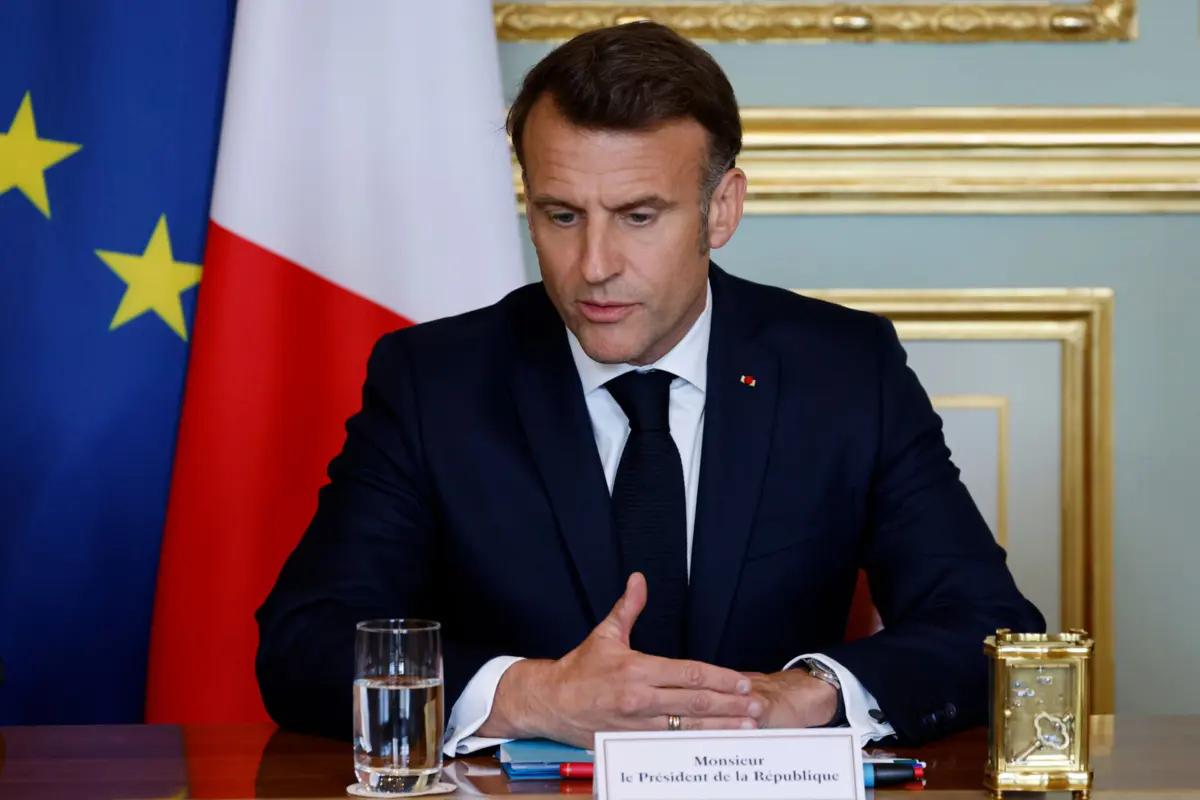 Macron falou, por telefone, com o homólogo ucraniano, Volodymyr Zelensky