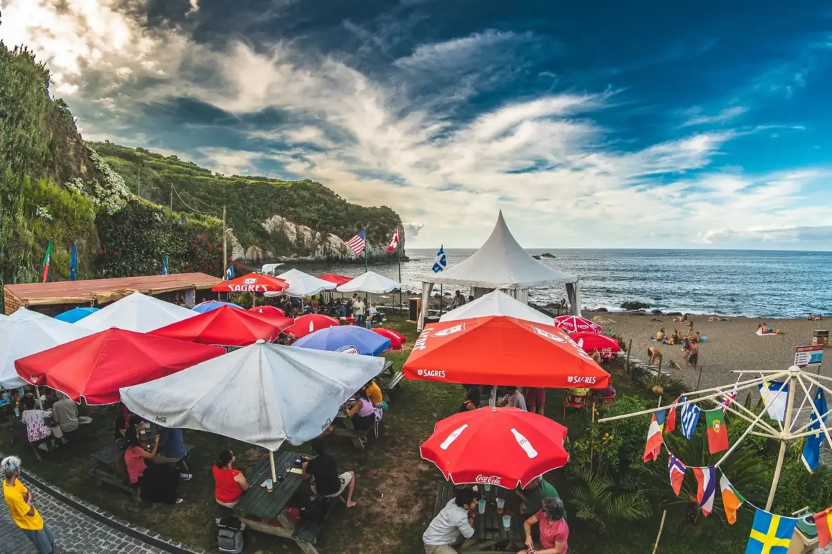 A edição de 2025 do Festival Azores Burning Summer arranca esta sexta-feira no Porto Formoso