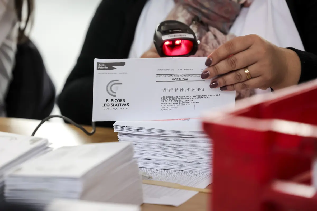 Imagem de contexto do artigo Cerca de 260 mil votos dos emigrantes escrutinados e registados