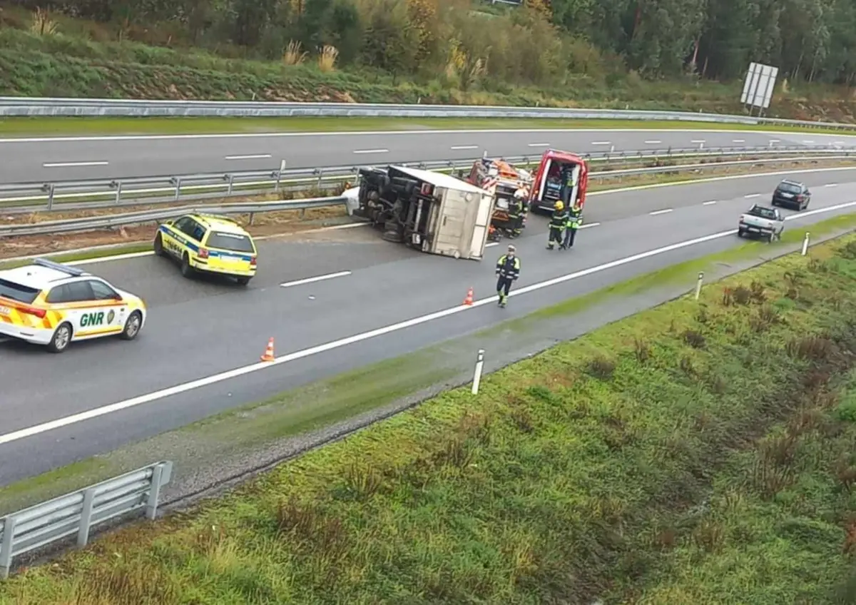 Imagem de contexto do artigo Camião tomba na A11 em Barcelos e faz um ferido grave