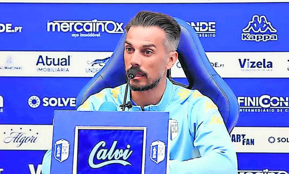 Rúben de la Barrera chega ao futebol português proveniente da exótica seleção de El Salvador. Na estreia pelo Vizela, o técnico empatou (0-0) com o Moreirense