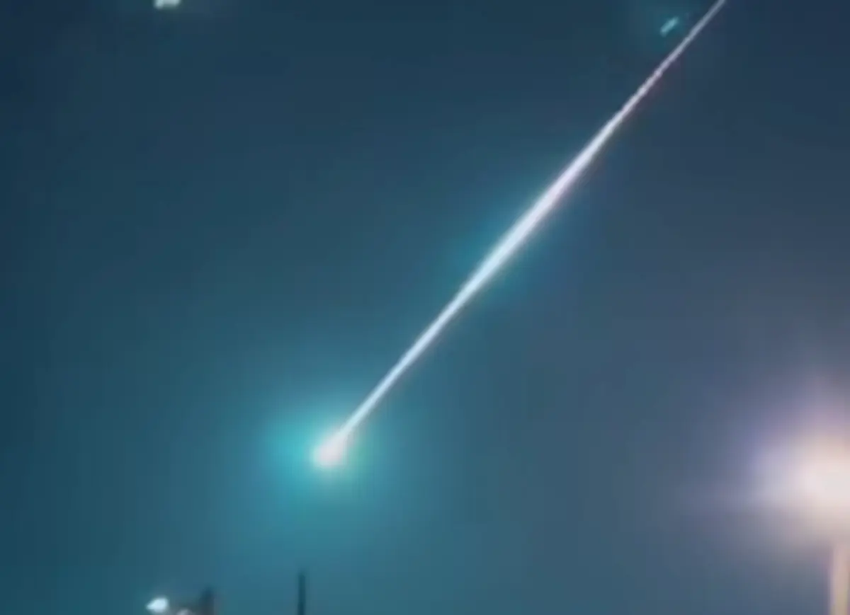 Bola de fogo cruzou os céus este sábado à noite