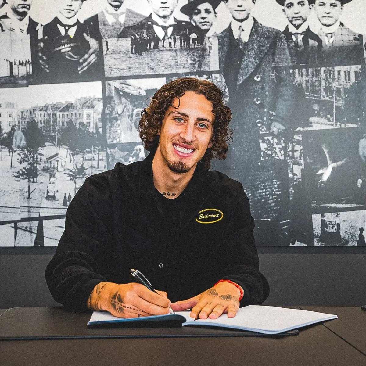 Fábio Silva assinou com os alemães