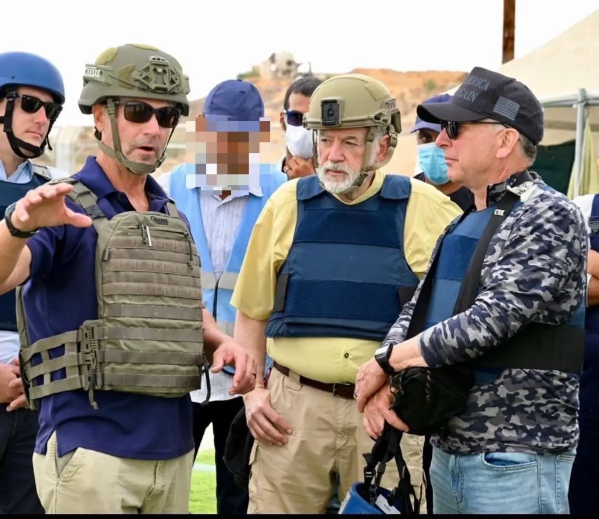 Enviado dos EUA Steve Witkoff (à direita) esteve em Gaza durante cinco horas
