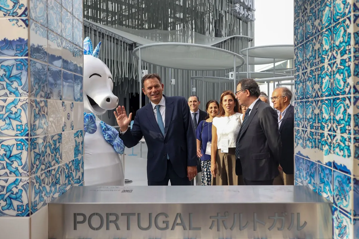 Luís Montenegro durante a vista ao Pavilhão de Portugal, na Expo 2025, que termina no dia 13 de outubro, em Osaka